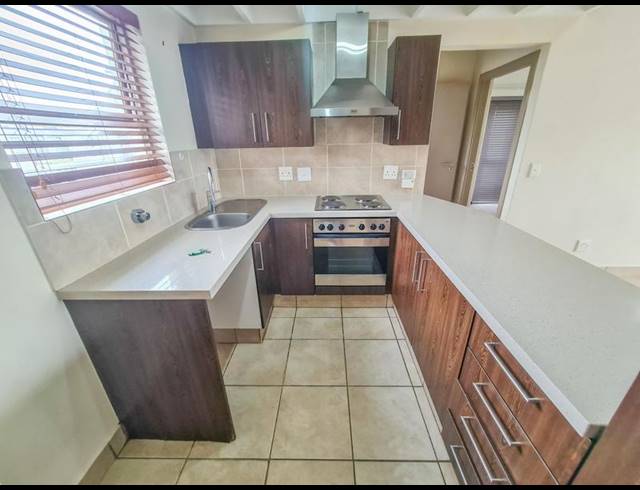 1 BEDROOM APARTMENT FOR SALE IN SUNNINGHILL